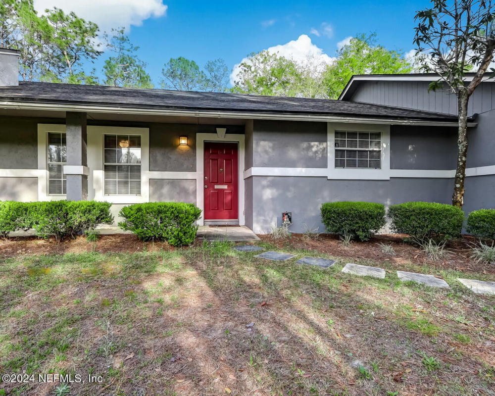 16 N DOLPHIN AVE, MIDDLEBURG, FL 32068, photo 1 of 43